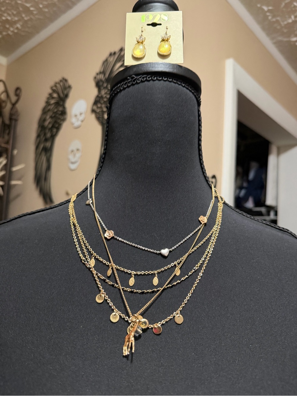 JEWELRY BUNDLE #15
Giraffe necklace